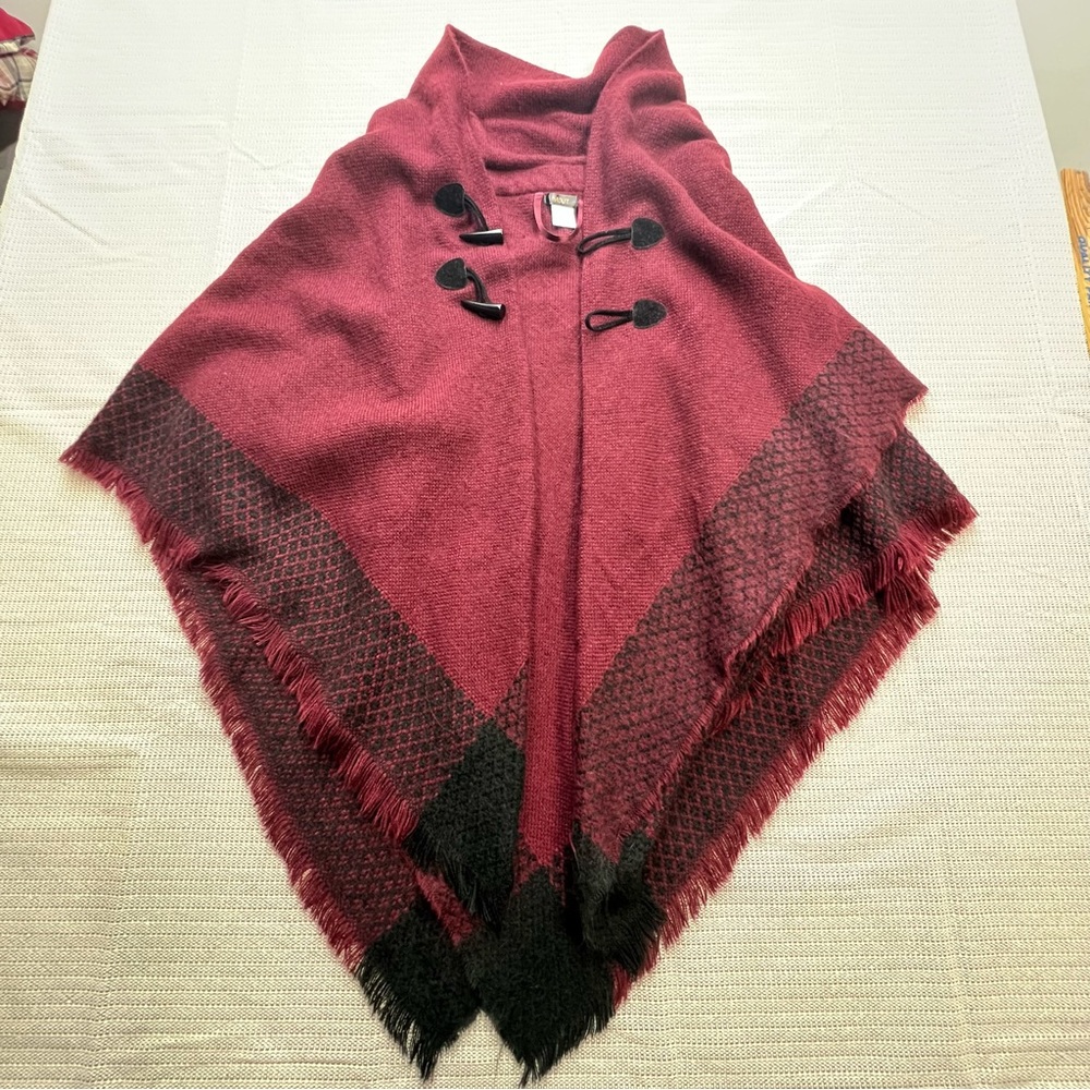 Mix it Women's Burgundy Chunky Knit 2 Claw Button Front Fringe Poncho - One Size